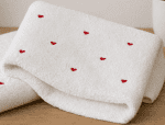 Hobby „Миг Любов“ 2 бр. Луксозни хавлиени кърпи от 100% микро памук - бяла с червени сърца - Image 3