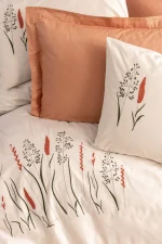 „Maia-Karamel“ Спален комплект Памук Ранфорс – Нежна бродерия-6 части | COTTON BOX - Image 2