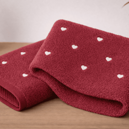 Hobby „Миг Любов“ 2 бр. Луксозни хавлиени кърпи от 100% микро памук - Бордо със сърца в цвят слонова кост