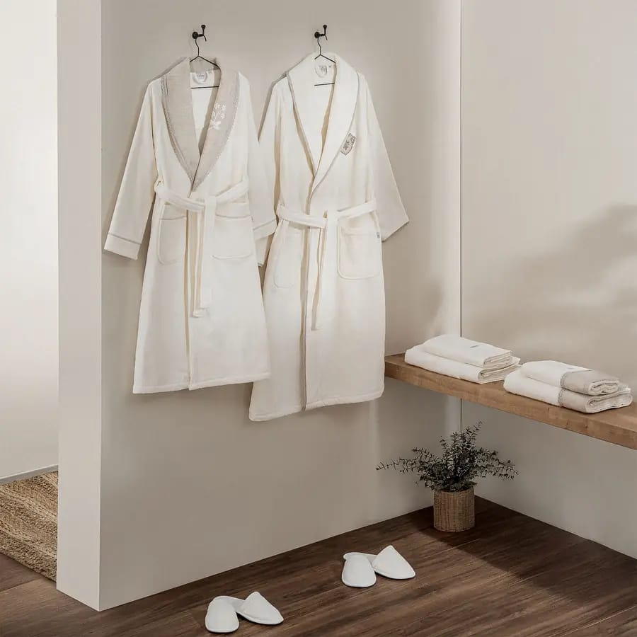 ecocotton bornoz seti1 Ecocotton „Ayliz“ Луксозен семеен комплект халати от 100% органичен памук – Крем – M/L – 8 части - Image 1