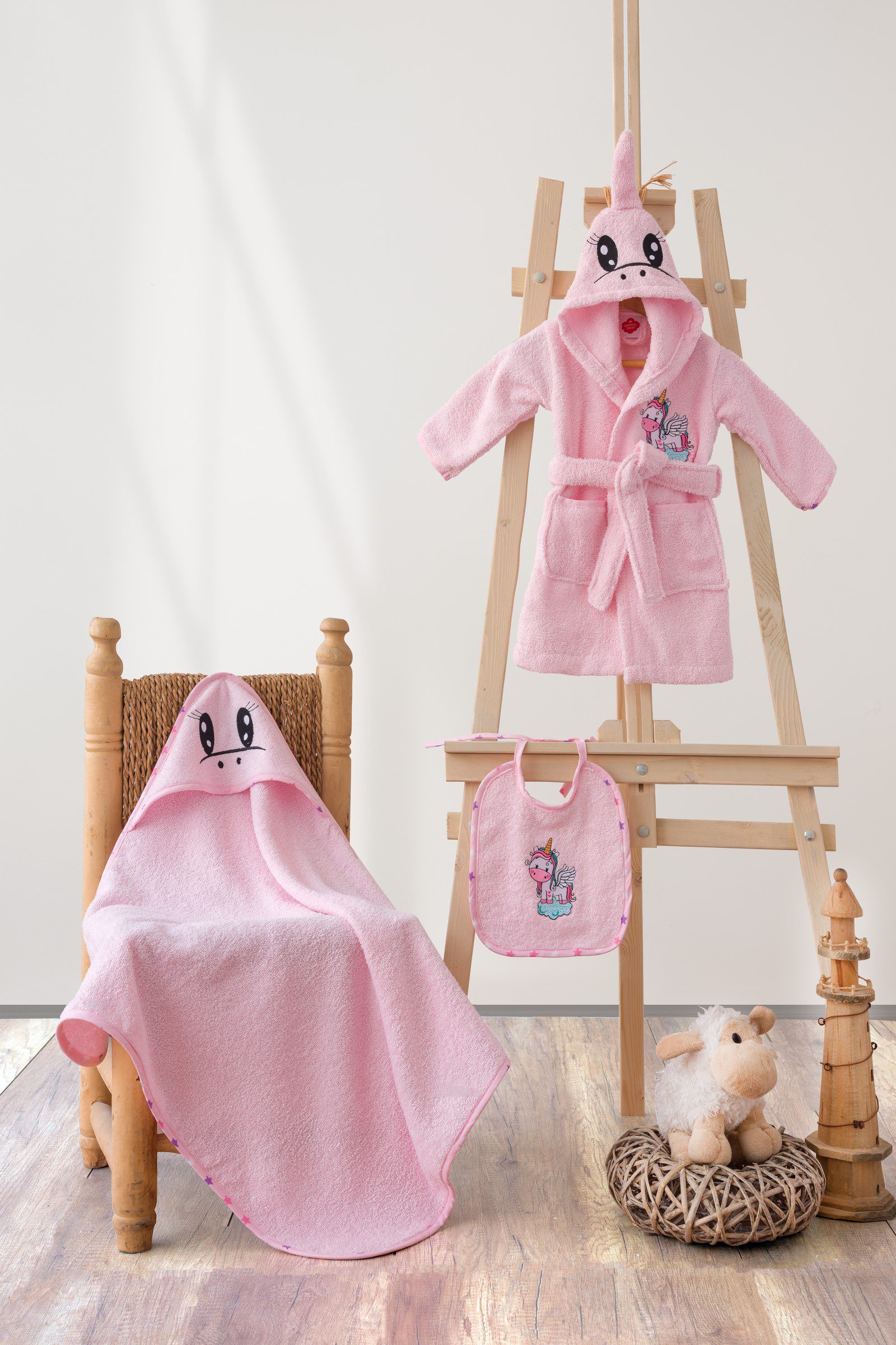 wp_id_31028_1776198279459 Cotton Box Бебешки комплект за баня „Unicorn Pembe“ 100% памук – 3 частиБебешки комплект за баня „Unicorn Pembe“ – 3 части – розов - Image 1
