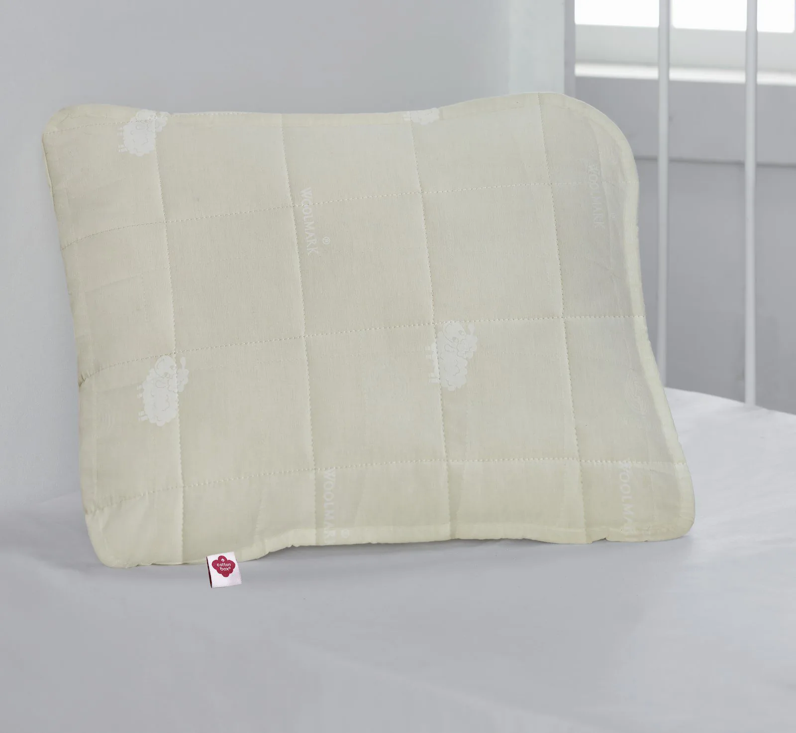 wp_id_31042_1776198279693 Cotton Box Бебешка вълнена възглавница Woolmark – 35×45 см - Image 1