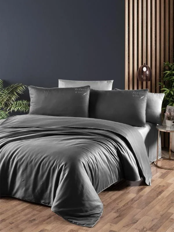 prod_d8e07e0c-434a-4370-9d3c-07f7f8eb8a9b First Choice Спално бельо „Timeless Anthracite“ Сатен – 100% памук – 6 части – за спалня - Image 1