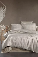 La Romano Спално бельо „Ruth Wind“ Premium Satin – 100% памук – 300 TC – 6 части – за спалня - Image 2 La Romano Спално бельо „Indila Cedar“ Premium Satin – 100% памук – 300 TC – 6 части – за спалня