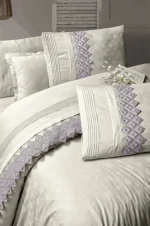 First Choice Спално бельо „Latina Lilac“ V.I.P сатен с дантела – 100% памук – 7 части – за спалня с един плик - Image 2