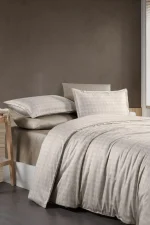 La Romano Спално бельо „Ruth Wind“ Premium Satin – 100% памук – 300 TC – 6 части – за спалня - Image 2 La Romano Спално бельо „Indila Cedar“ Premium Satin – 100% памук – 300 TC – 6 части – за спалня - Image 2