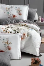 La Romano Спално бельо „Floral Grey“ Премиум памучен сатен 300 TC – 100% памук – 6 части – за спалня с един плик - Image 2
